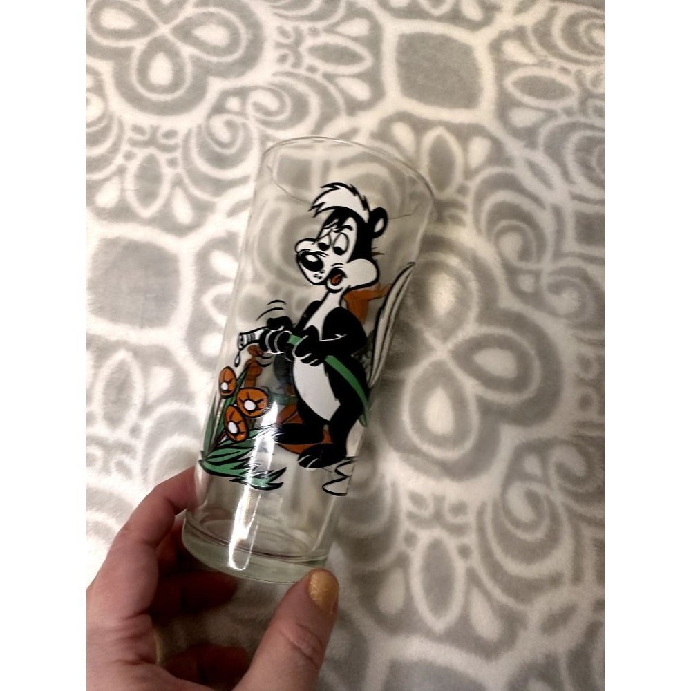 Warner Brothers Pepsi Series Vintage 1976 Pepe Le Pew Daffy Duck Drinking Glass